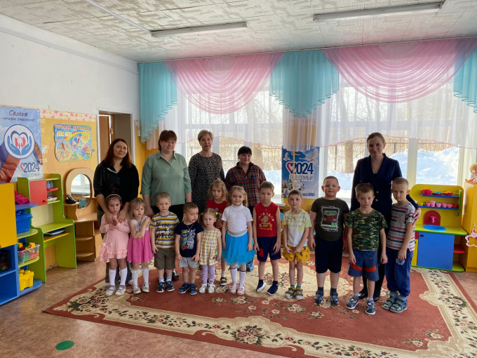 Открытие Года семьи в МБДОУ "Льговский детский сад" Открытие Года семьи в МБДОУ "Льговский детский сад".