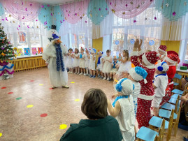 В гостях у ребят герой утренника Снеговик В гостях у ребят герой утренника Снеговик.